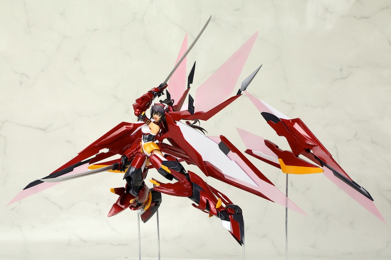 AGP IS〈インフィニット・ストラトス〉 紅椿×篠ノ之箒 Amazon | IS