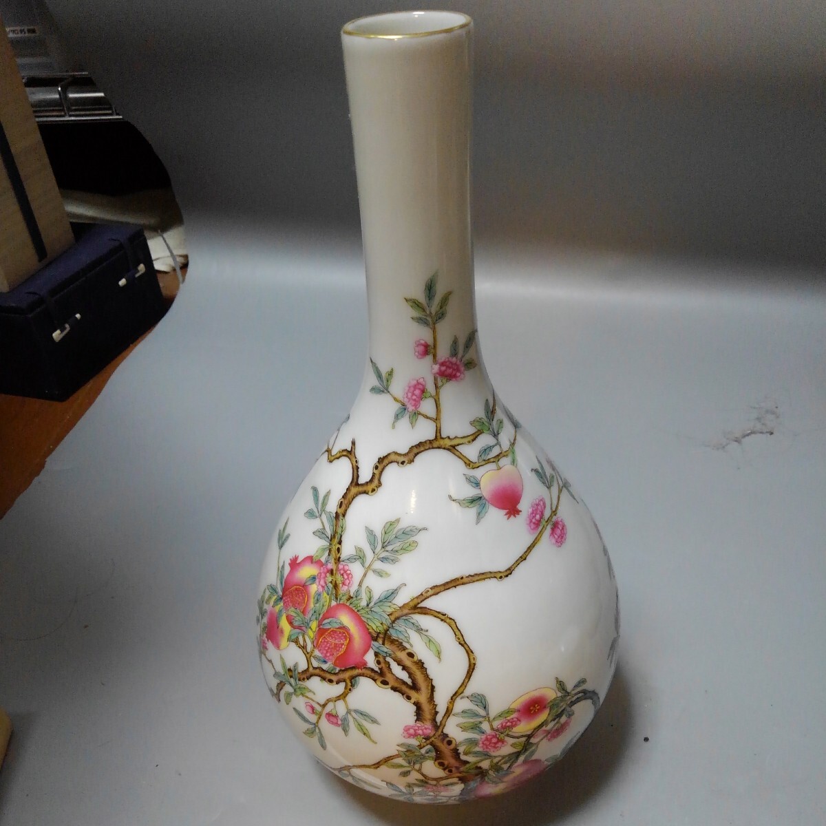 乾隆年製⁄銘 色絵粉彩大清乾隆年製柘榴図花生