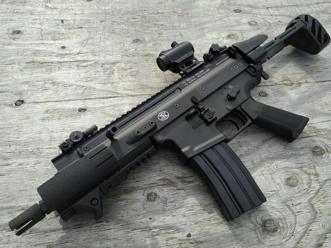 BOLT FN SCAR-L CQC 電動ガン ブラック強烈リコイルショック Amazon