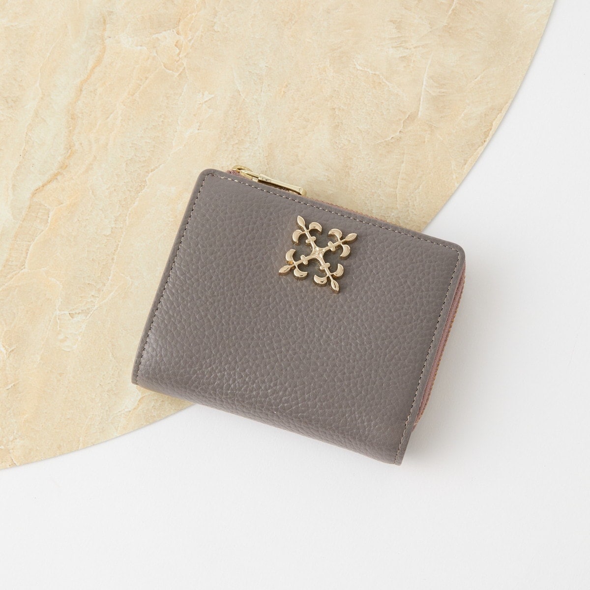 ラシット(russet) レディース 二つ折り財布・三つ折り財布 の一覧