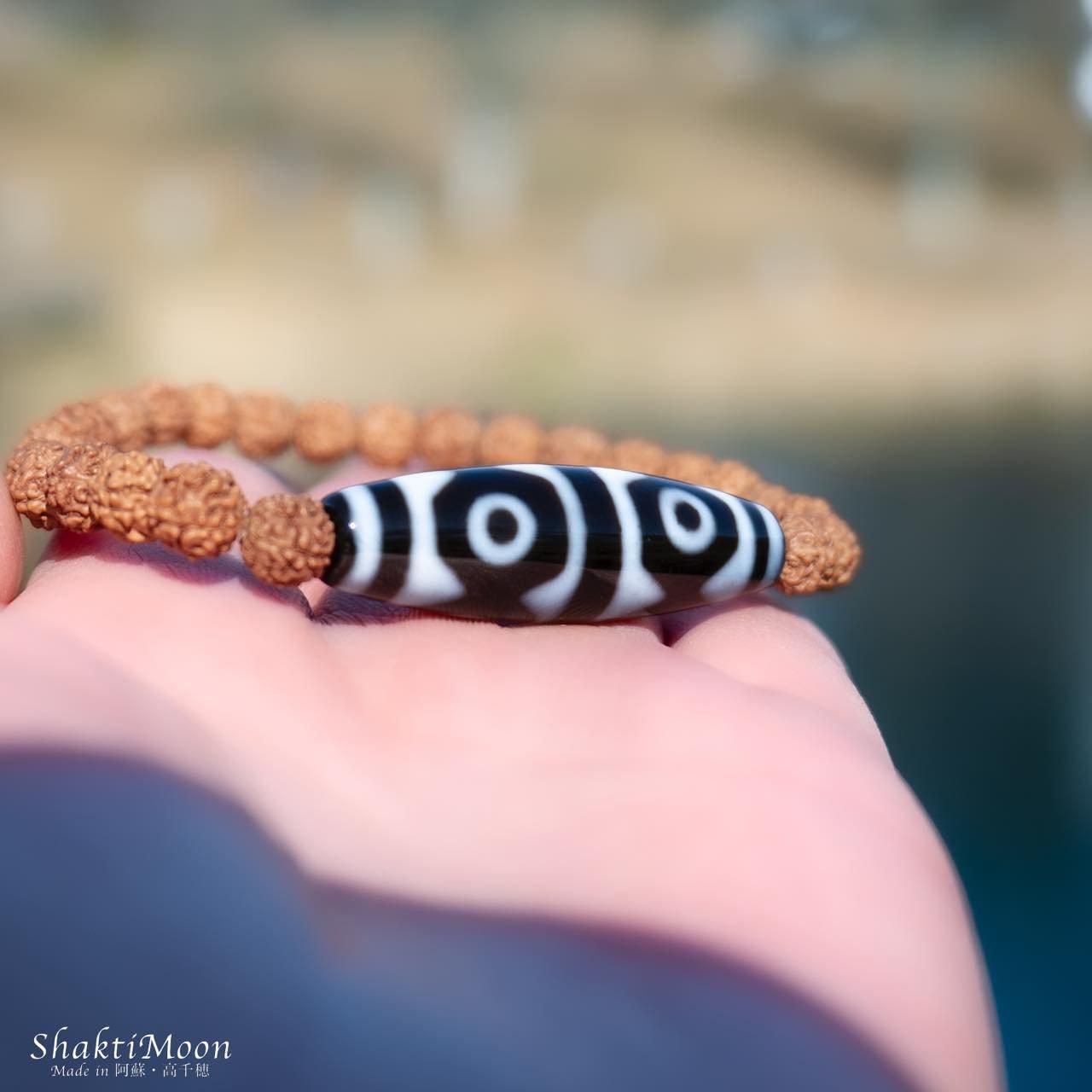 虎牙六眼天珠 仕事運 商売繁盛 勝負運 成功運 至純高級天珠】お守り