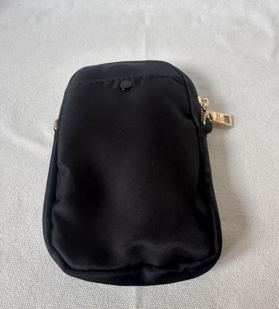 早い者勝ち PRADA スマホショルダーバッグ ブラック